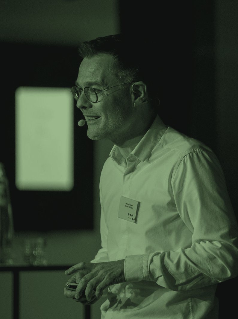 Wouter Denayer speaking at an event